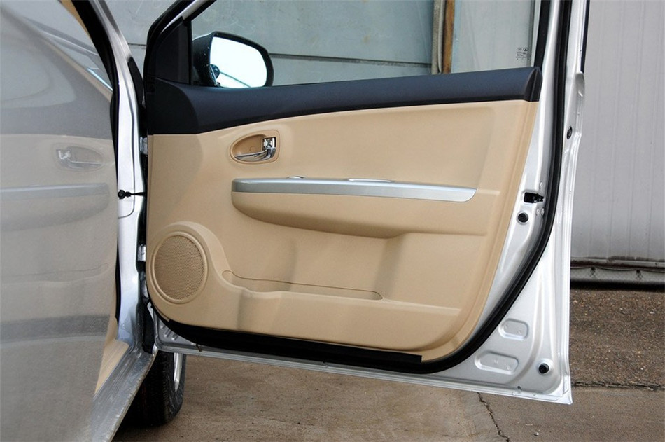 长城C30 2013款 1.5L MT 舒适型 空间