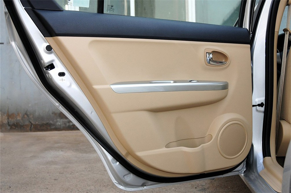 长城C30 2013款 1.5L MT 舒适型 空间