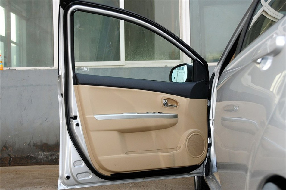 长城C30 2013款 1.5L MT 舒适型 空间