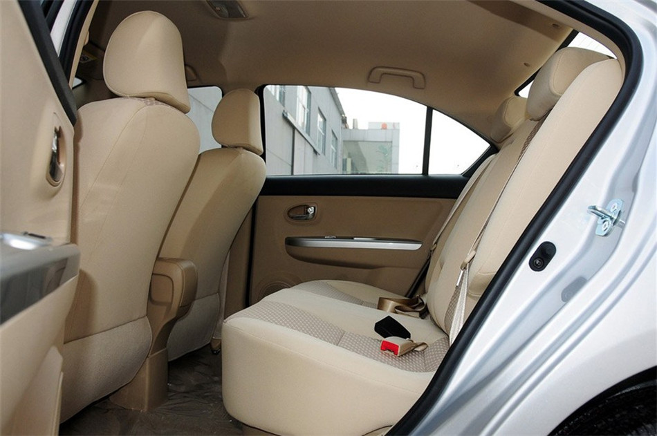 长城C30 2013款 1.5L MT 舒适型 空间