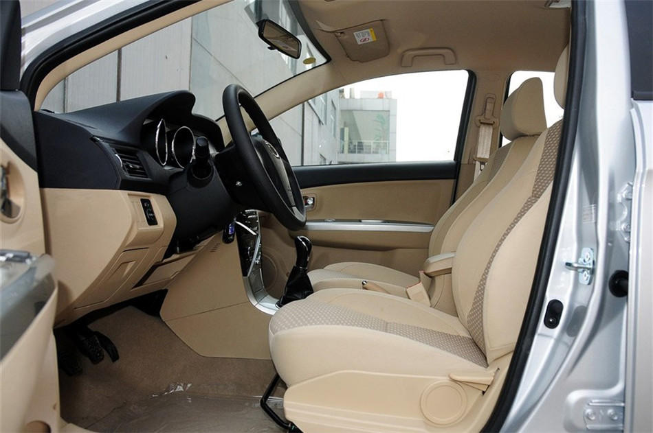 长城C30 2013款 1.5L MT 舒适型 空间