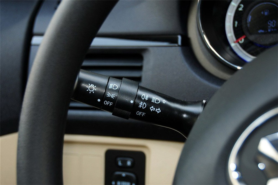 长城C30 2013款 1.5L MT 舒适型 内饰