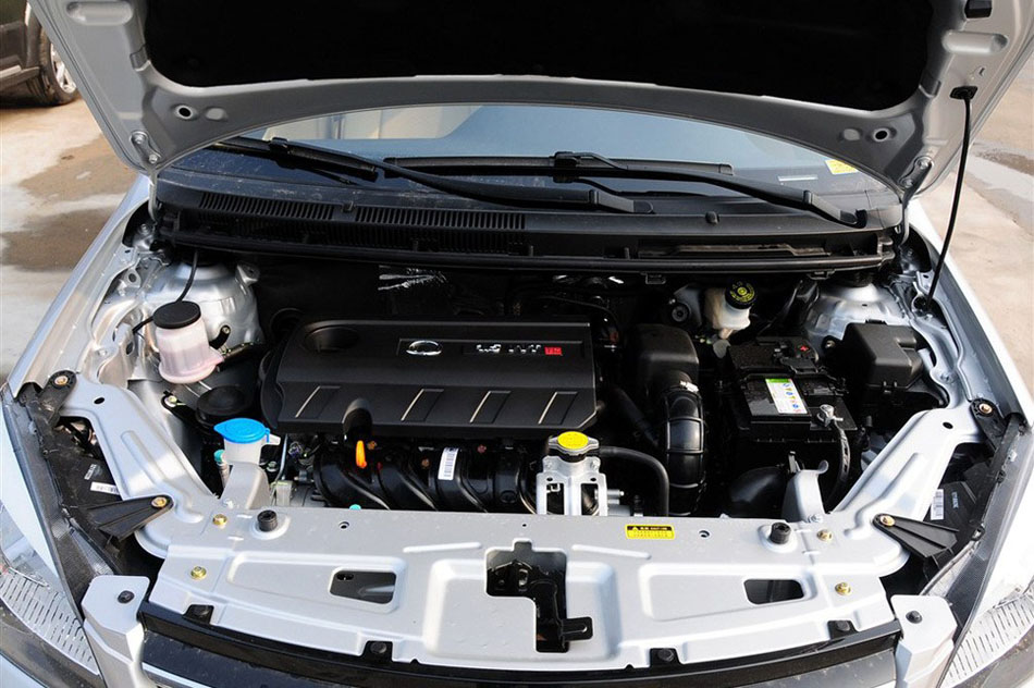 长城C30 2013款 1.5L MT 舒适型 引擎底盘
