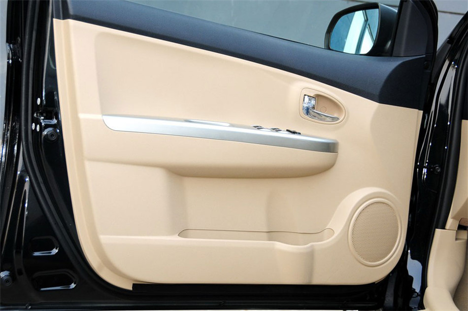 长城C30 2013款 1.5L MT 豪华型 空间