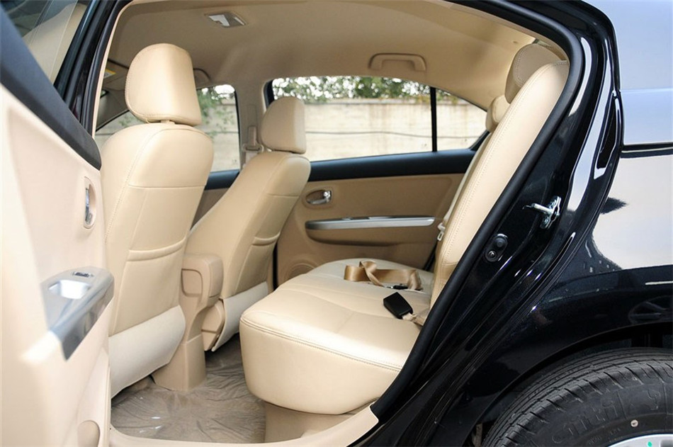 长城C30 2013款 1.5L MT 豪华型 空间