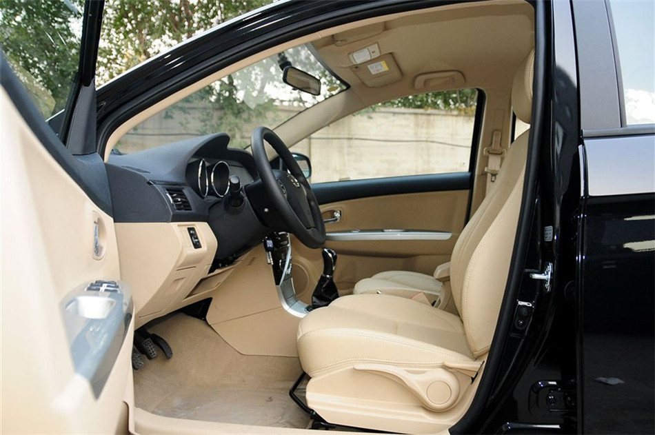长城C30 2013款 1.5L MT 豪华型 空间