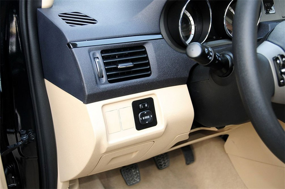 长城C30 2013款 1.5L MT 豪华型 内饰