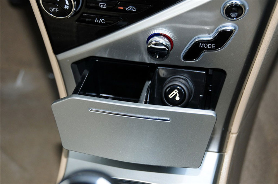 长城C30 2013款 1.5L MT 豪华型 内饰