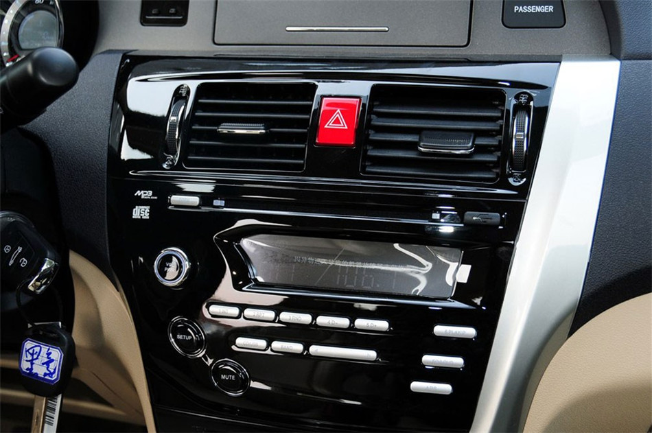 长城C30 2013款 1.5L MT 豪华型 内饰