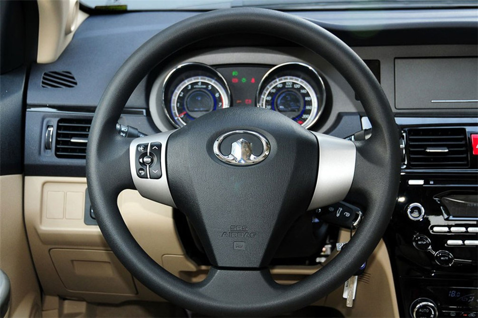 长城C30 2013款 1.5L MT 豪华型 内饰