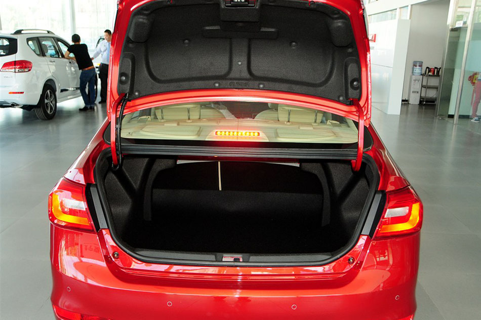 2015款 1.5L 手动豪华型 座椅空间