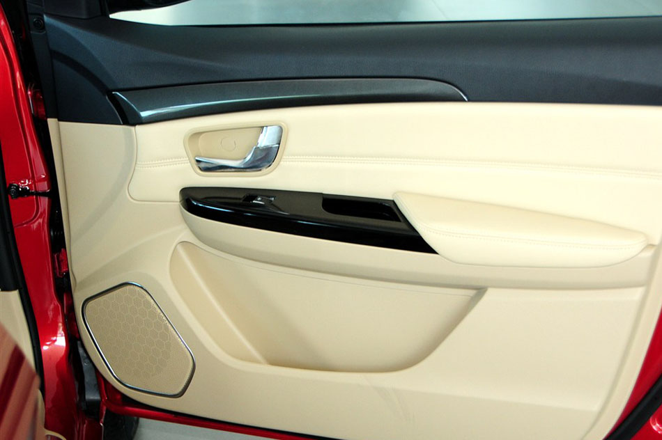 2015款 1.5L 手动豪华型 座椅空间