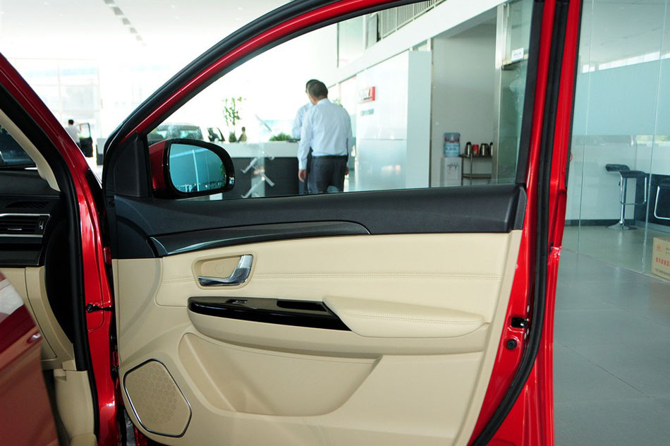 2015款 1.5L 手动豪华型 座椅空间