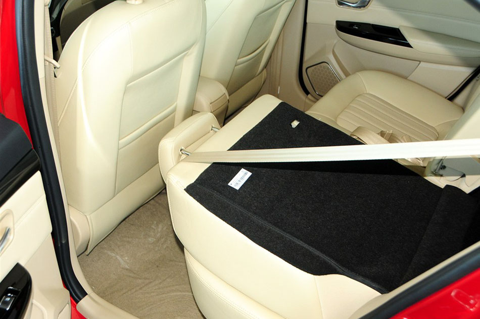 2015款 1.5L 手动豪华型 座椅空间
