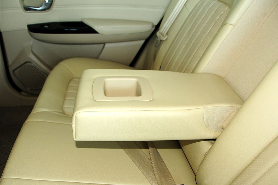 2015款 1.5L 手动豪华型 座椅空间