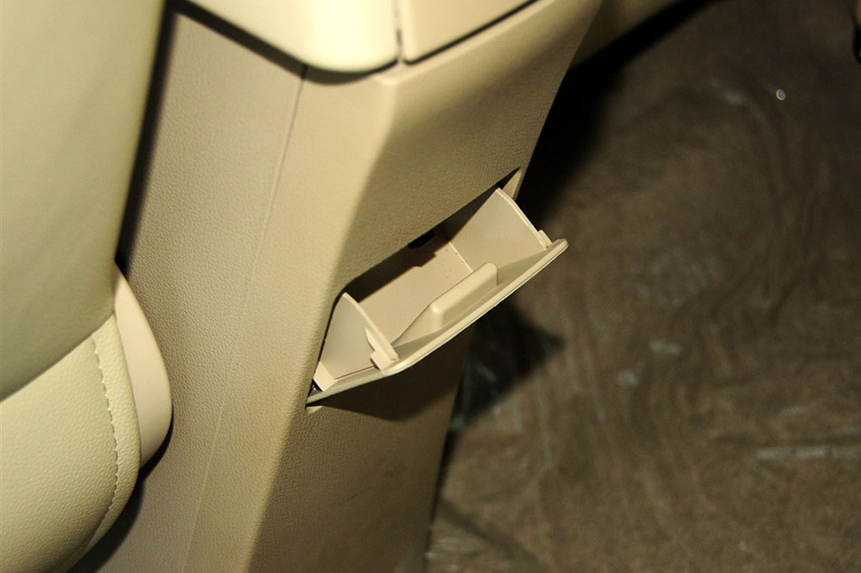 2015款 1.5L 手动豪华型 座椅空间