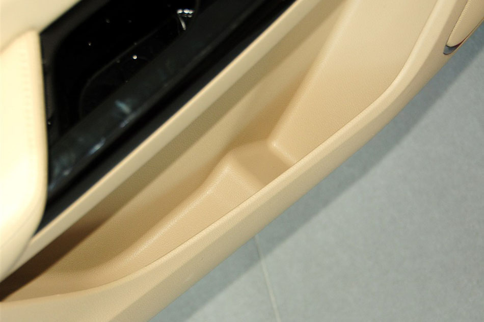 2015款 1.5L 手动豪华型 座椅空间