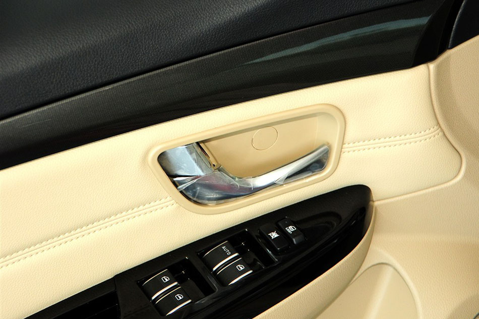 2015款 1.5L 手动豪华型 座椅空间