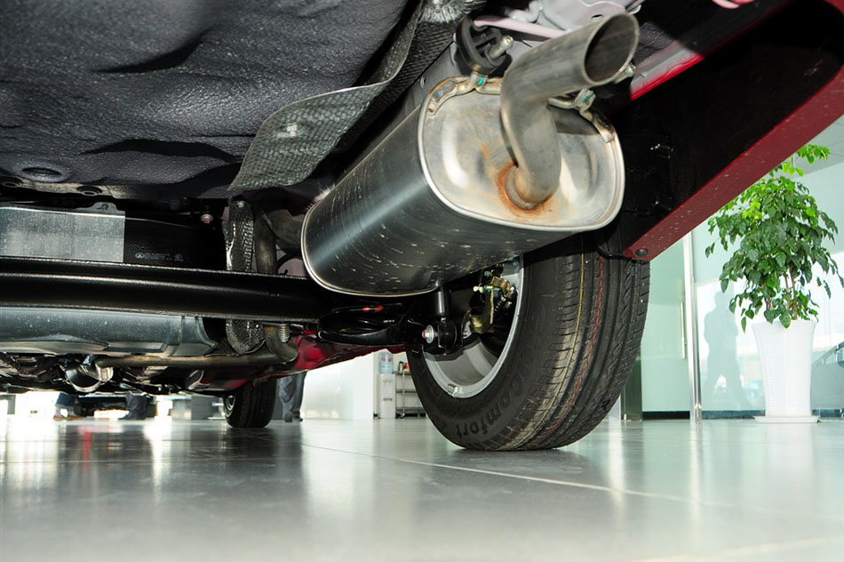 2015款 1.5L 手动豪华型 引擎底盘