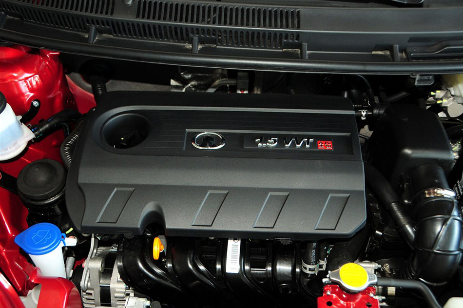 2015款 1.5L 手动豪华型 引擎底盘