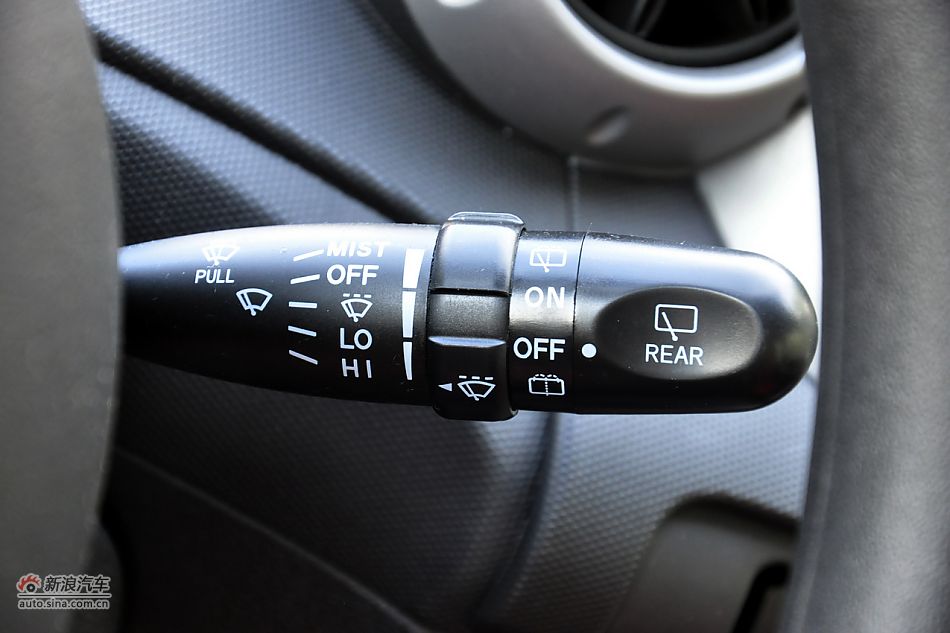 2011款炫丽CROSS高清到店实拍