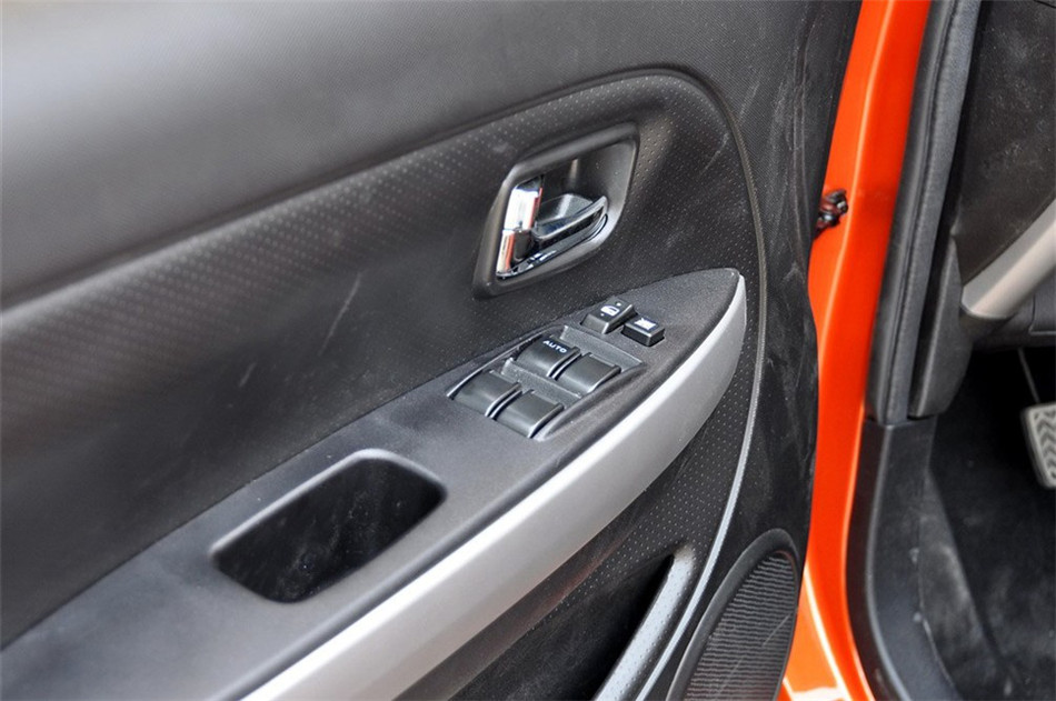 CROSS 2011 1.3L AMT ռ