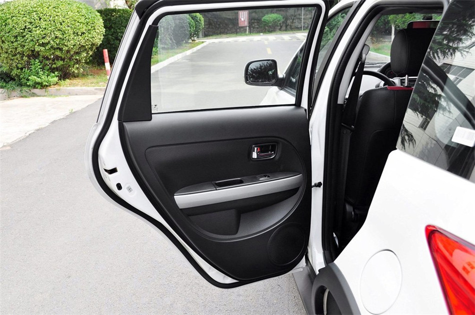 CROSS 2011 1.3L AMT ռ