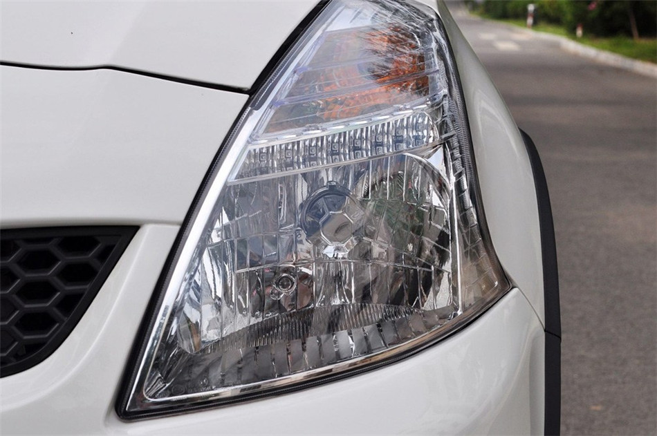 CROSS 2011 1.3L AMT ϸ