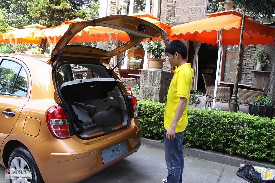 东风日产玛驰内饰