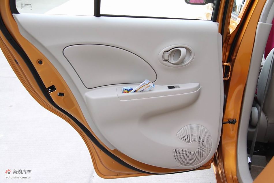 东风日产玛驰内饰