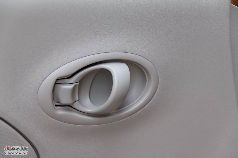 东风日产玛驰内饰