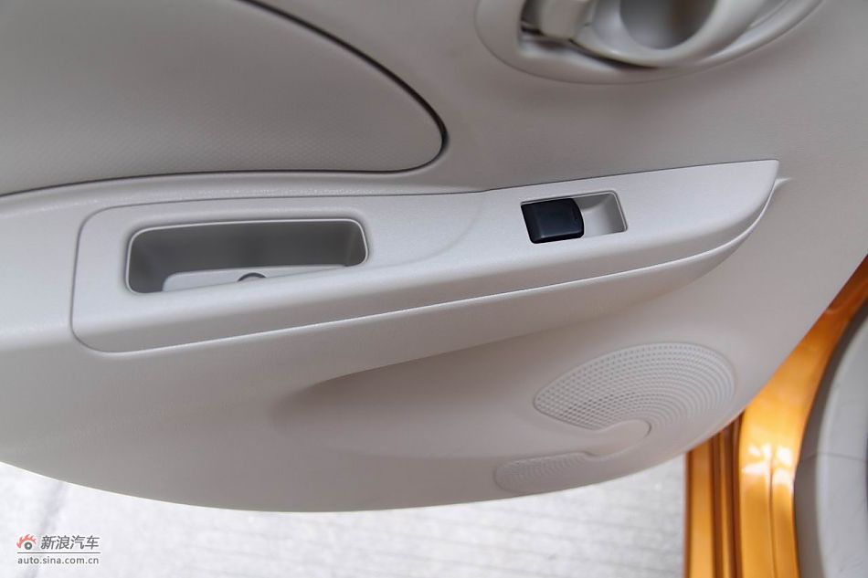 东风日产玛驰内饰