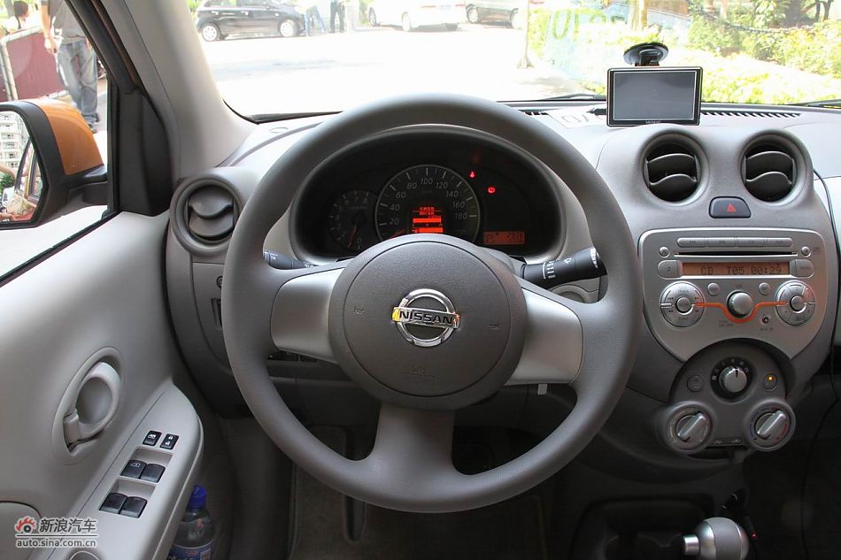 东风日产玛驰内饰