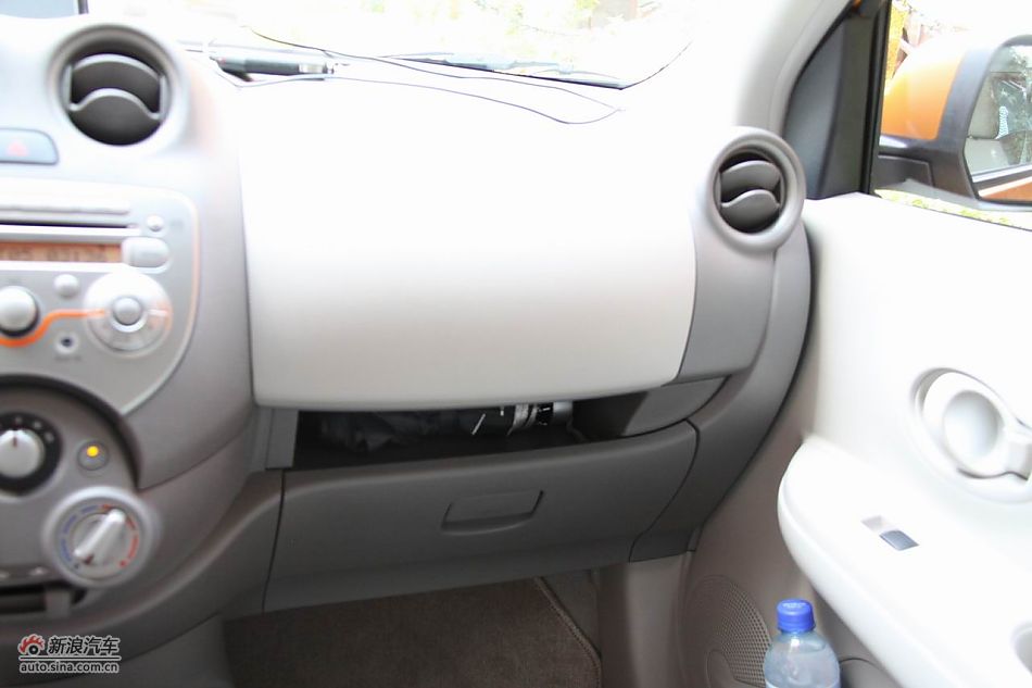 东风日产玛驰内饰