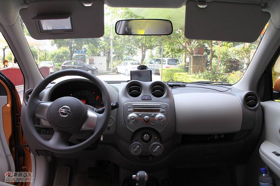 东风日产玛驰内饰