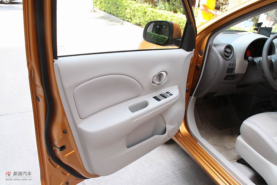 东风日产玛驰内饰