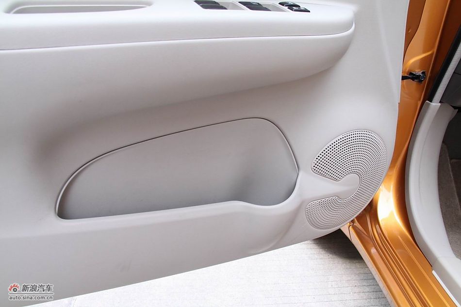 东风日产玛驰内饰