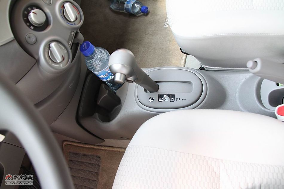 东风日产玛驰内饰