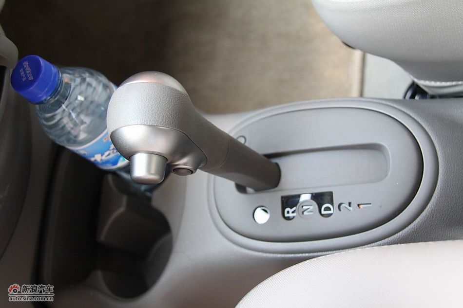 东风日产玛驰内饰