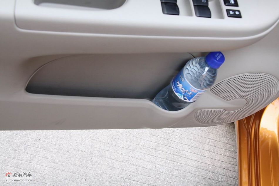 东风日产玛驰内饰