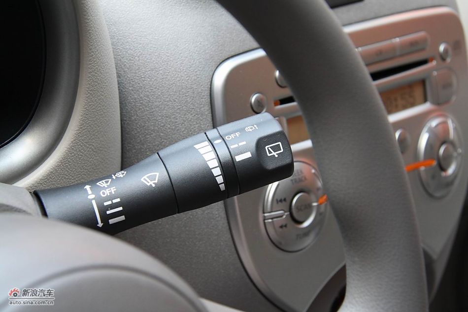 东风日产玛驰内饰