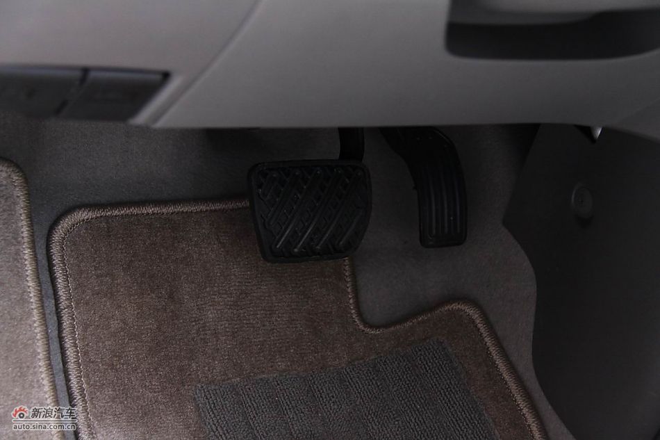 东风日产玛驰内饰