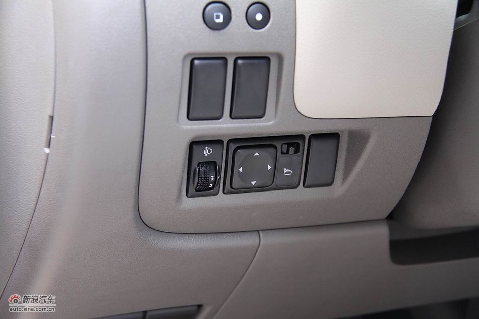 东风日产玛驰内饰