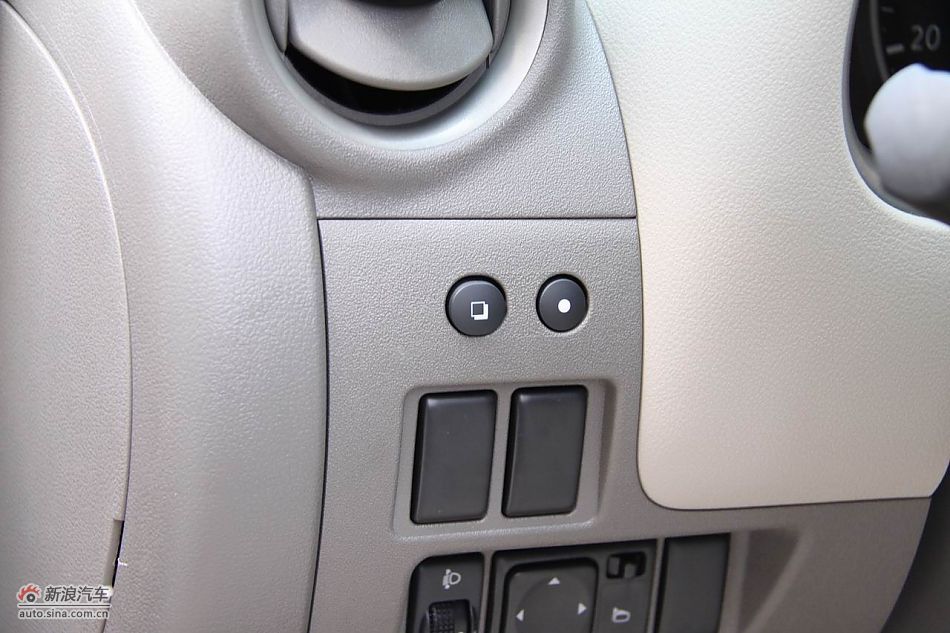 东风日产玛驰内饰