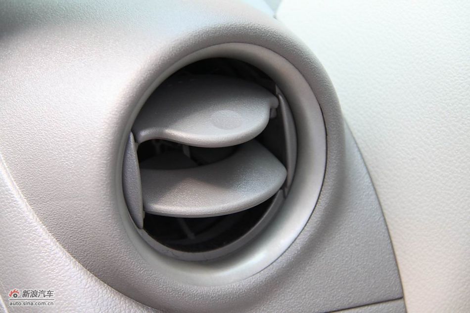 东风日产玛驰内饰