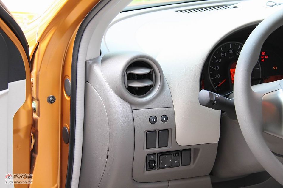 东风日产玛驰内饰