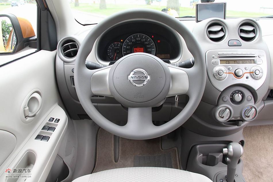 东风日产玛驰内饰