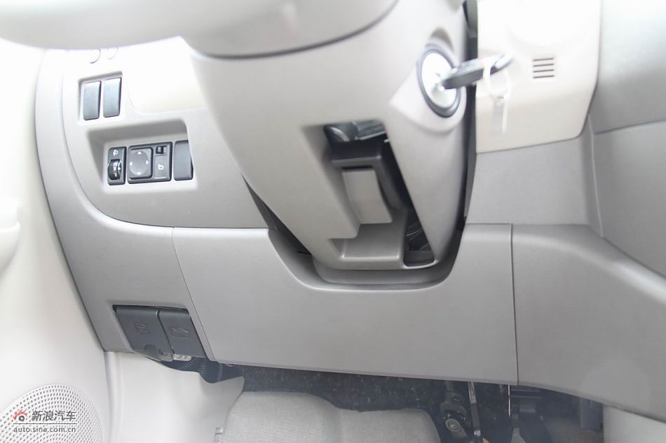 东风日产玛驰内饰