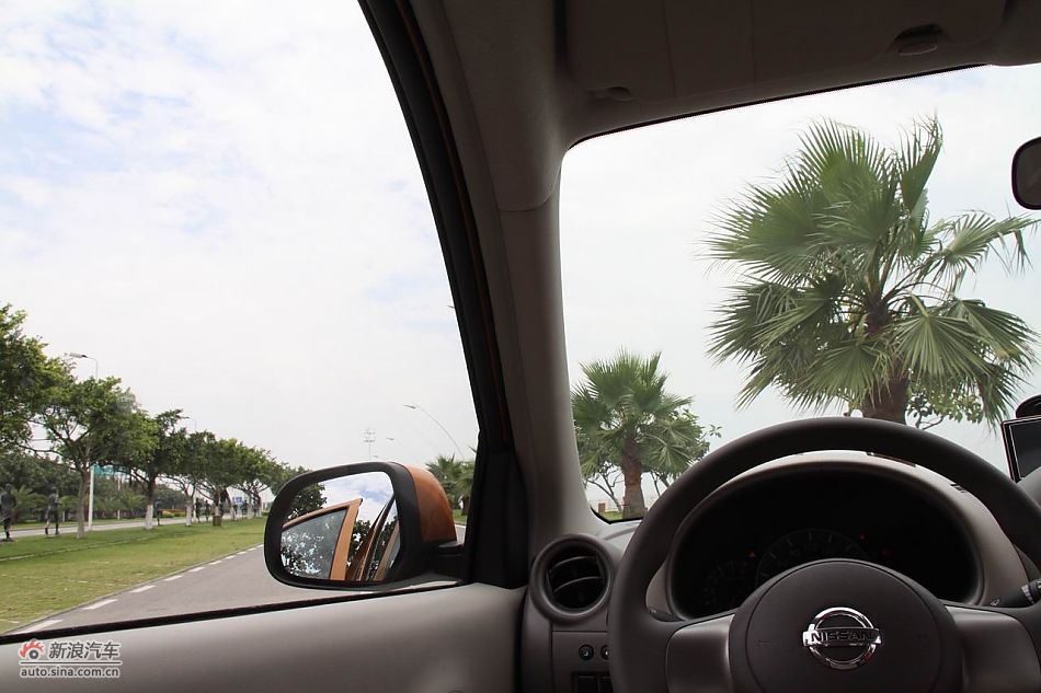 东风日产玛驰内饰