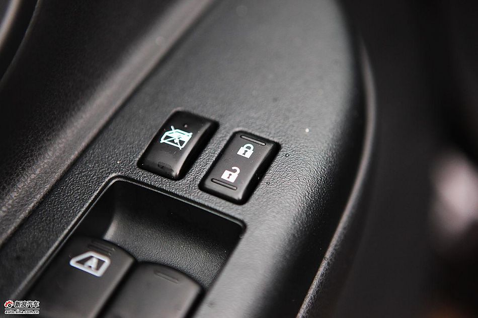 东风日产玛驰march内饰图片